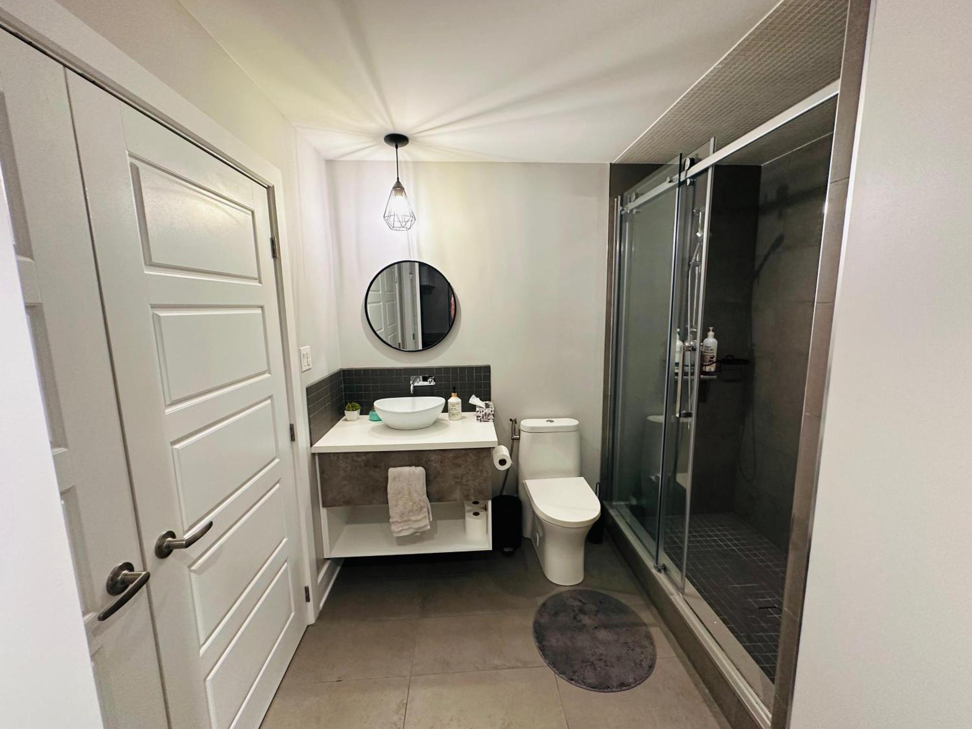 Urban Retreat - 2 Bedroom, 3 Beds, 6 Guests, Free Parking Лонгёй Экстерьер фото