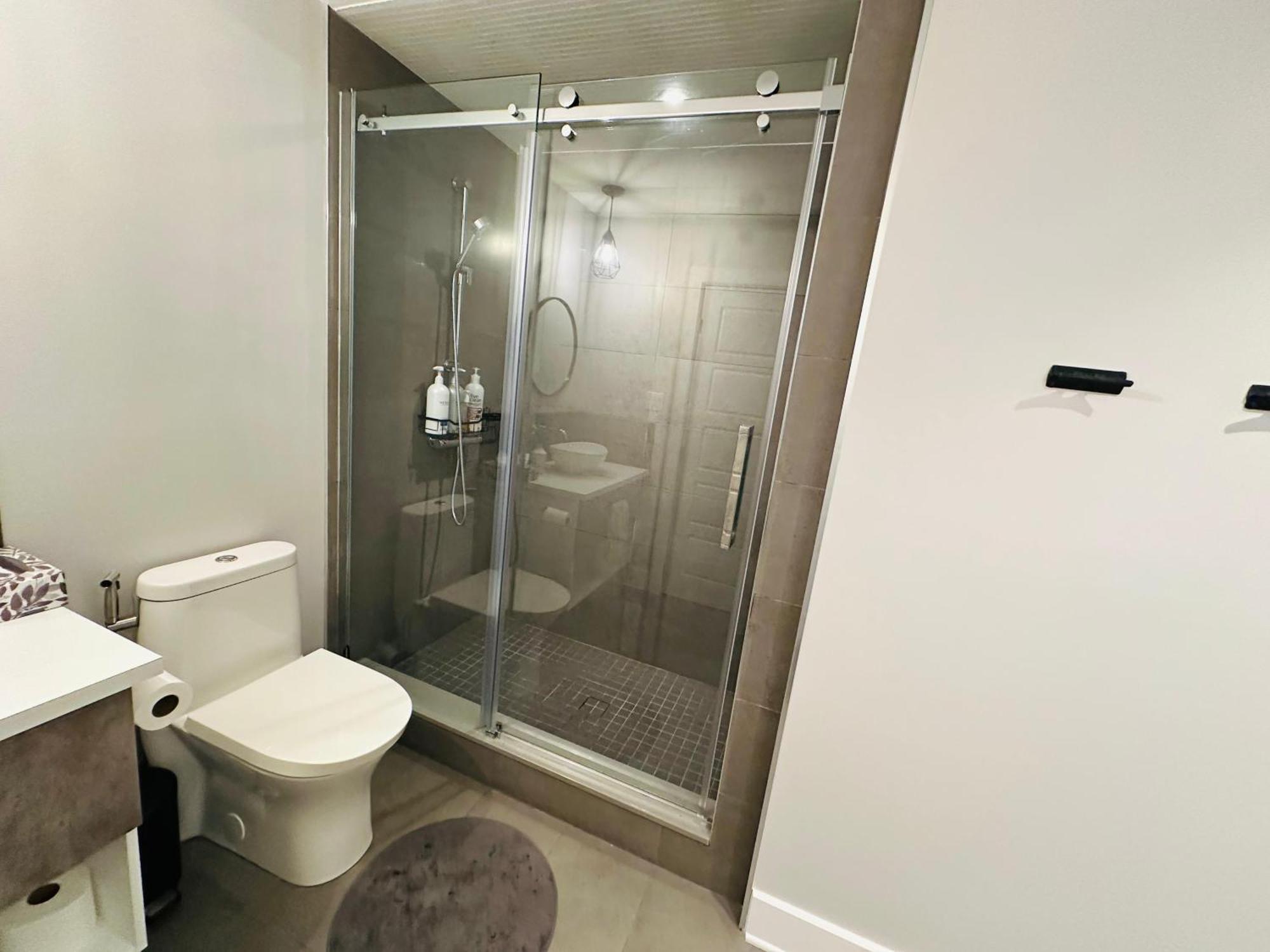 Urban Retreat - 2 Bedroom, 3 Beds, 6 Guests, Free Parking Лонгёй Экстерьер фото